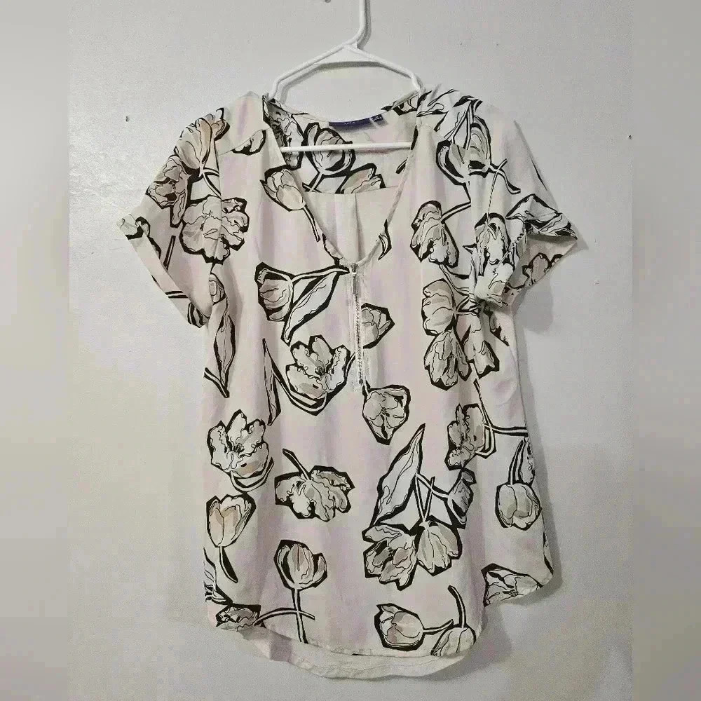 Apt. 9 baby pink floral blouse!
